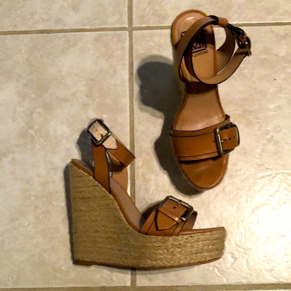 Pour La Victoire Espadrille Wedges